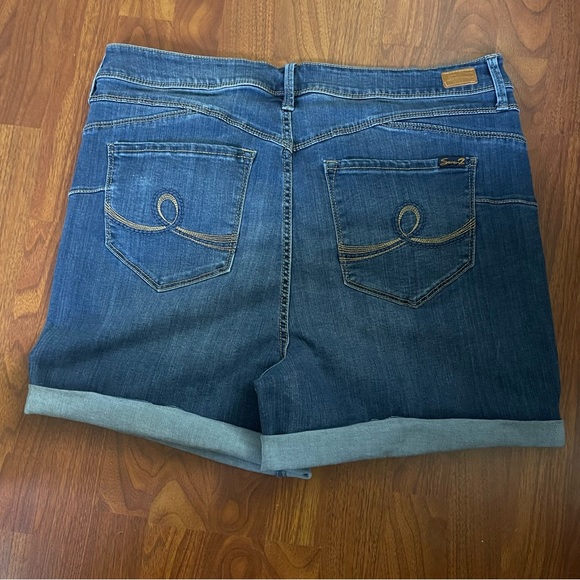Seven7 Booty Shaper Jean Shorts Size 18W - Picture 3 of 9